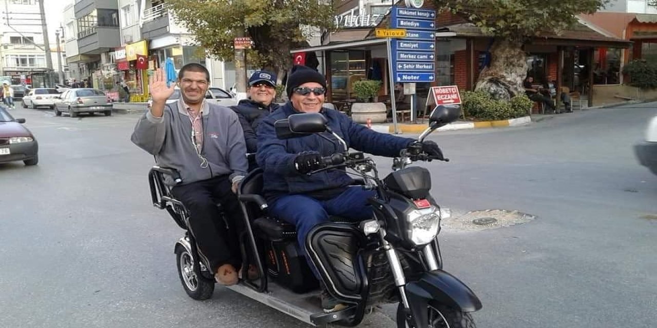 Yangından bir tek zihinsel engelli oğulları kurtuldu