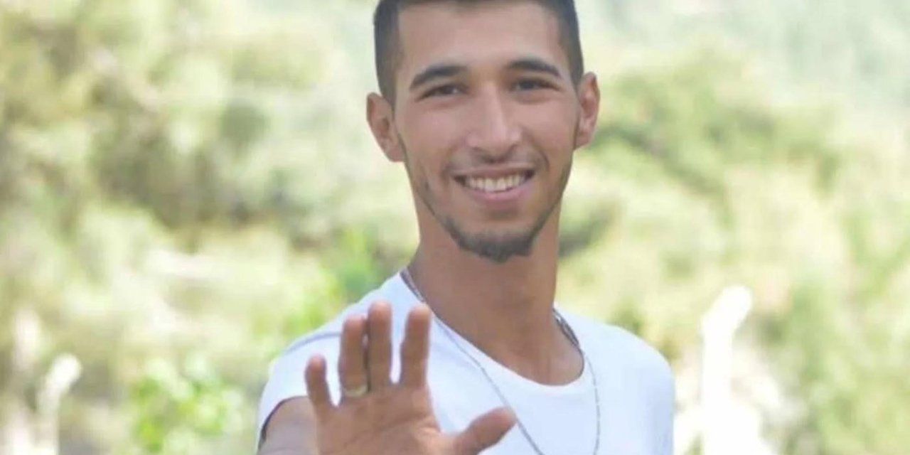 Diyarbakır'da otomobil elektrik direğine çarptı: 2 ölü