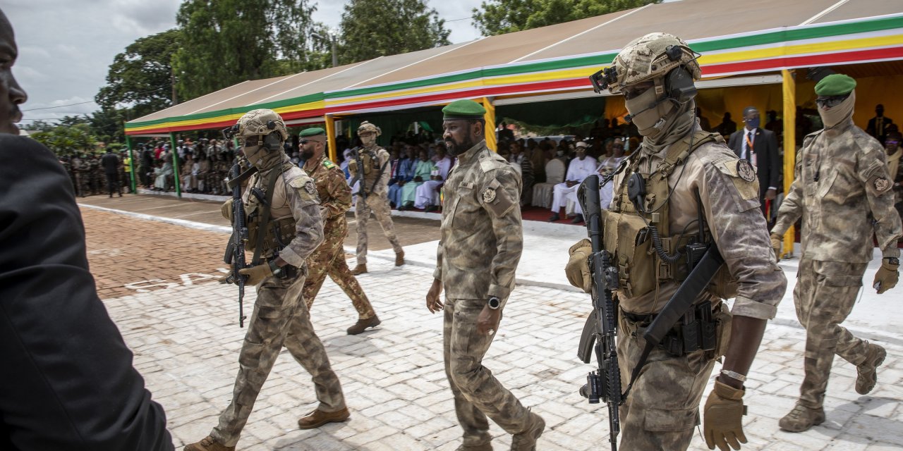 Mali’de cunta yönetimi siyasi aktiviteleri yasakladı