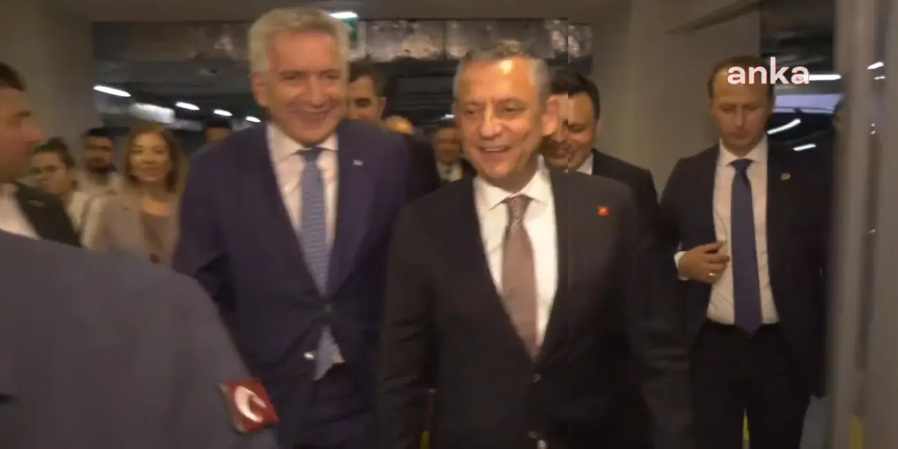 Özgür Özel aracından çıkar çıkmaz espriyi patlattı