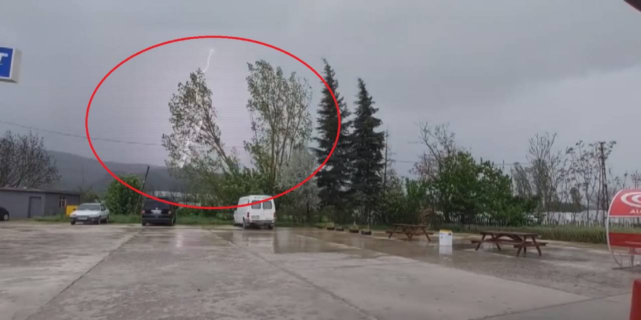 Canlı yayında oyun oynarken yıldırım düştü: Kameraya yansıdı