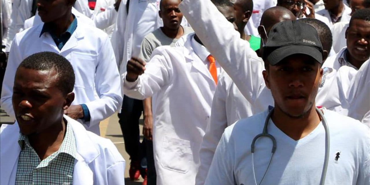 Doktorlar 3 günlük greve başladı