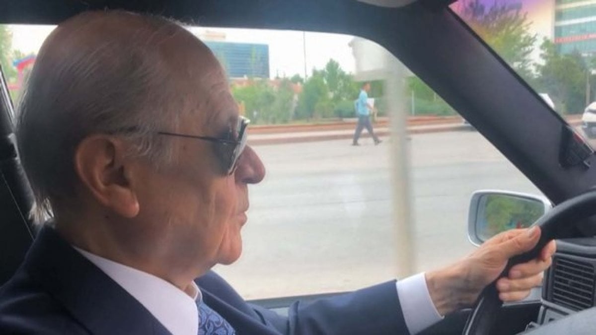 Bahçeli’den “Aziz İstanbul” eşliğinde Ankara turu