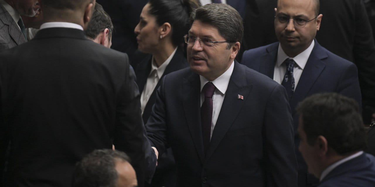 Adalet Bakanı'ndan internet sörfü: Avrupa'da hukuk şeffaflığı yok