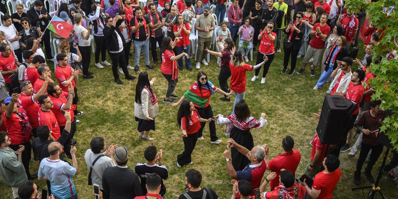Traktör şampiyon oldu: İstanbul'da ortalık yıkıldı