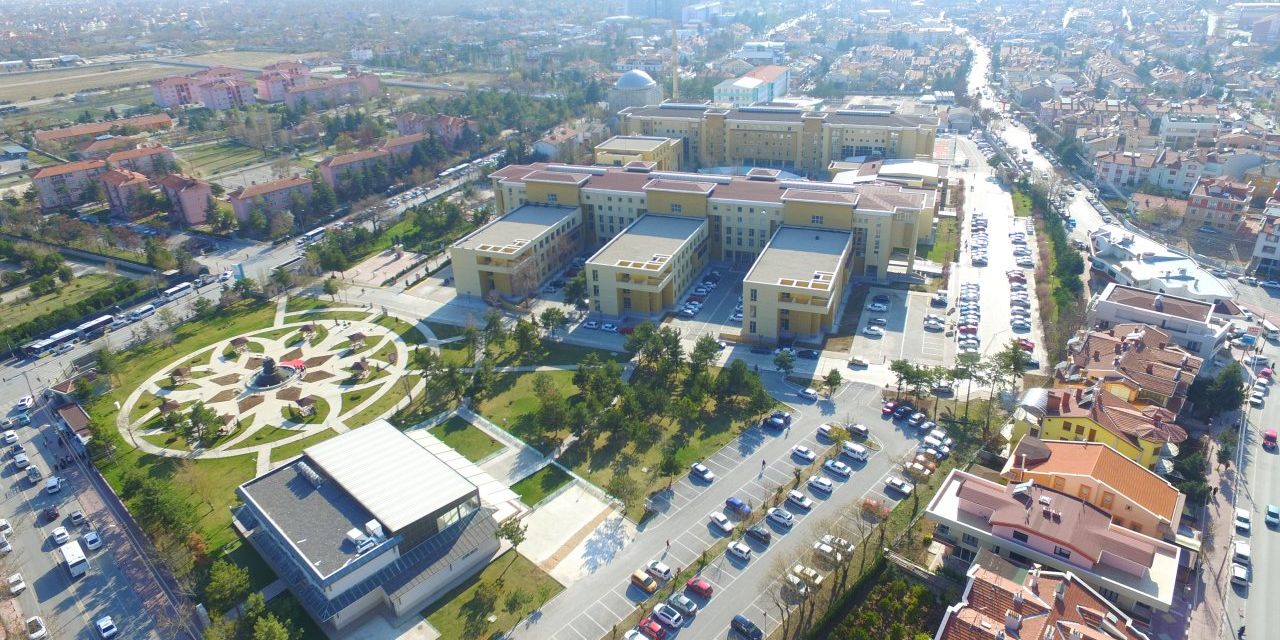 Yine mülakat skandalı, yine AKP'li rektör