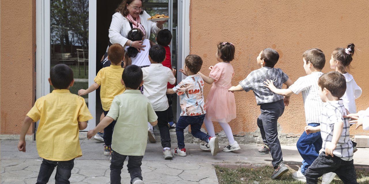 Kimsesiz çocuklara 40 yıldır annelik yapıyor