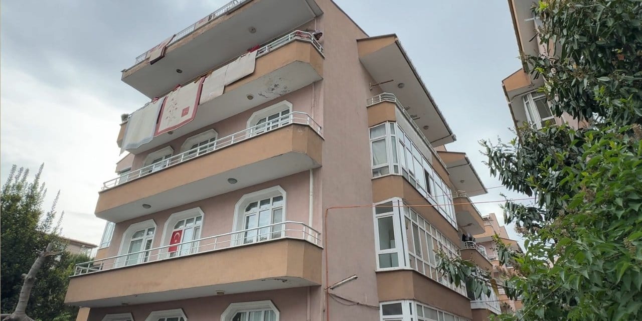 4 katlı bina mühürlendi: Depremde hasar almış