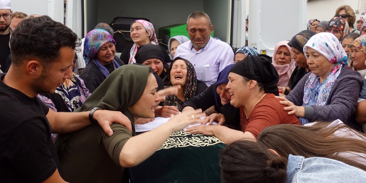 Sıla Karabacak'ın cenazesi Manisa'da defnedildi: Annesinin feryadı yürekleri yaktı