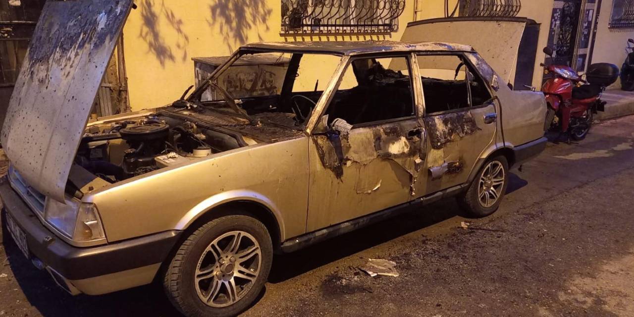 Manisa'da maskeli dehşet: 13 araca kundaklama ve saldırı!