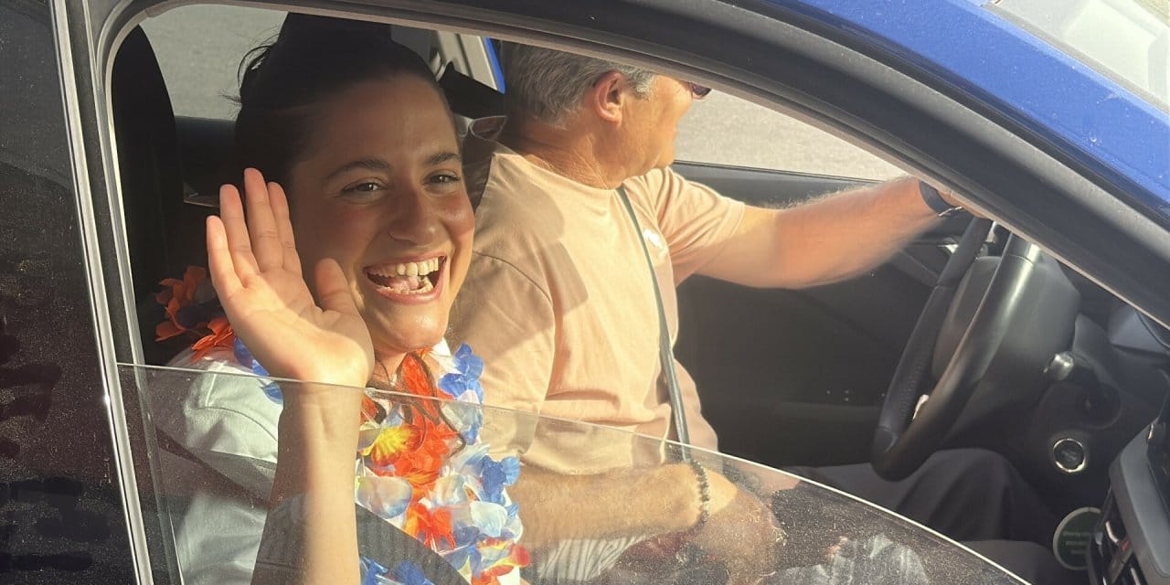 Açık deniz yüzücüsü Aysu Türkoğlu yurda döndü