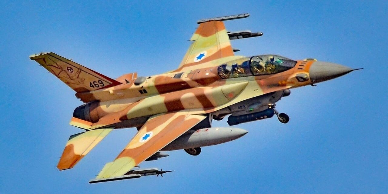 İsrail ordusuna ait bir F-16 taşıdığı bombayı düşürdü