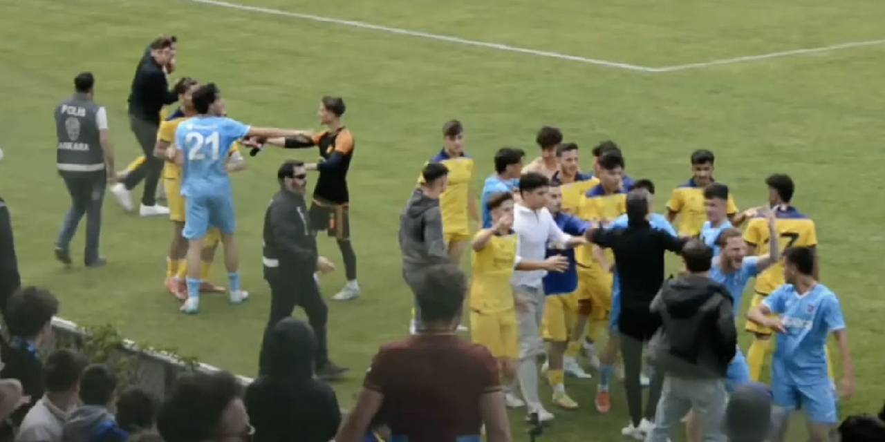 Trabzonspor maçında saha karıştı