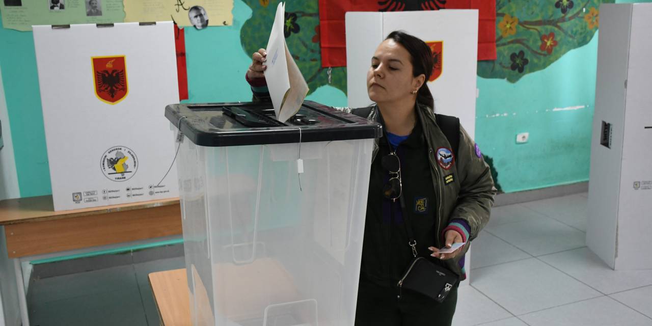 Arnavutluk sandık başında
