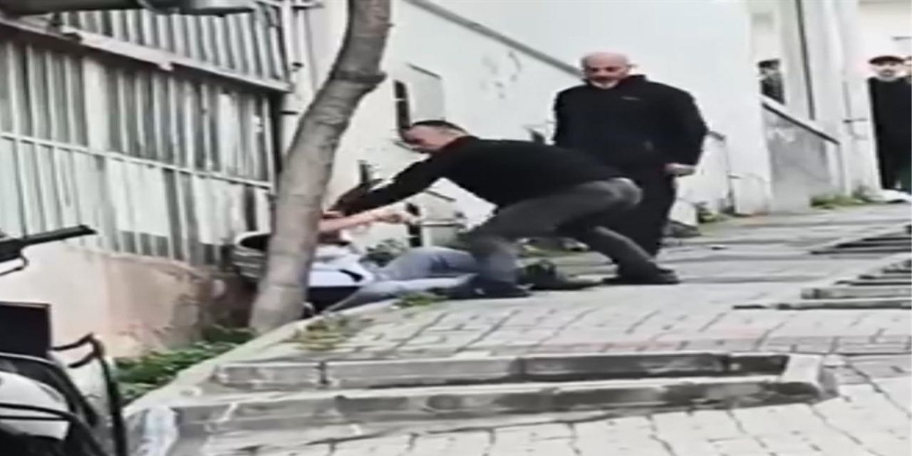 Kağıthane’de sokak ortasında bıçaklı şişeli kavga