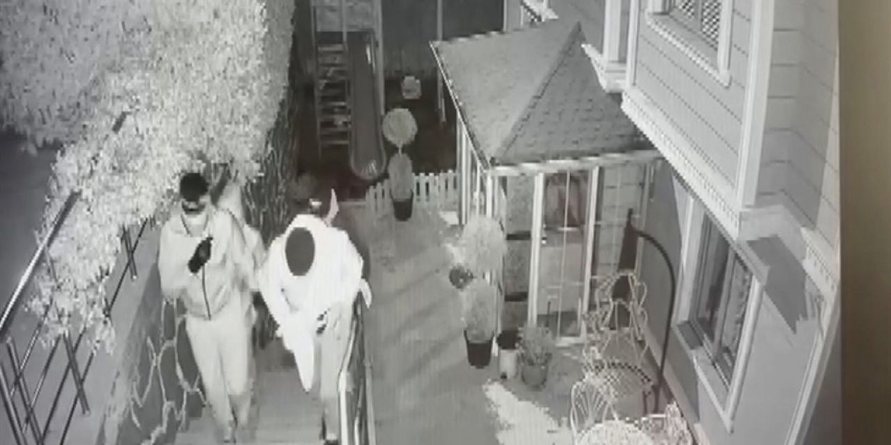 Sultangazi’de film gibi anlar: Hırsızlık anı kameraya yansıdı