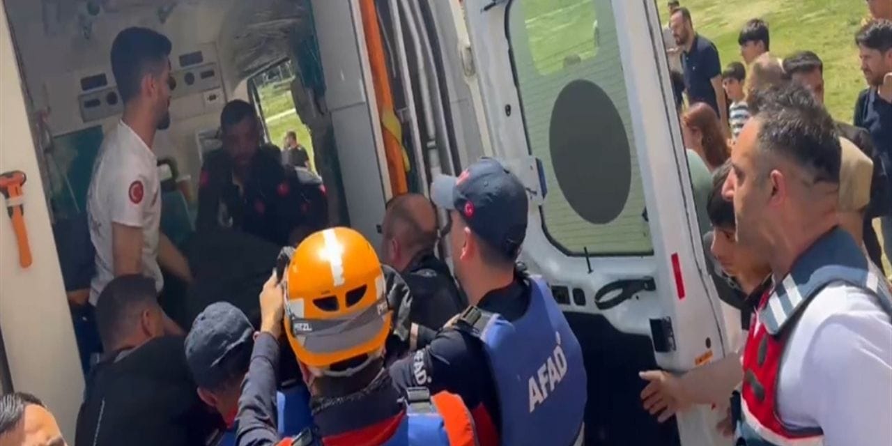 Yürürken dengesini kaybetti çaya düşüp boğuldu