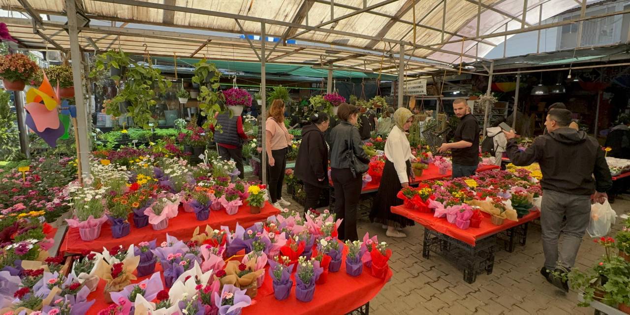 İstanbullular Anneler Günü için çiçekçilere akın etti