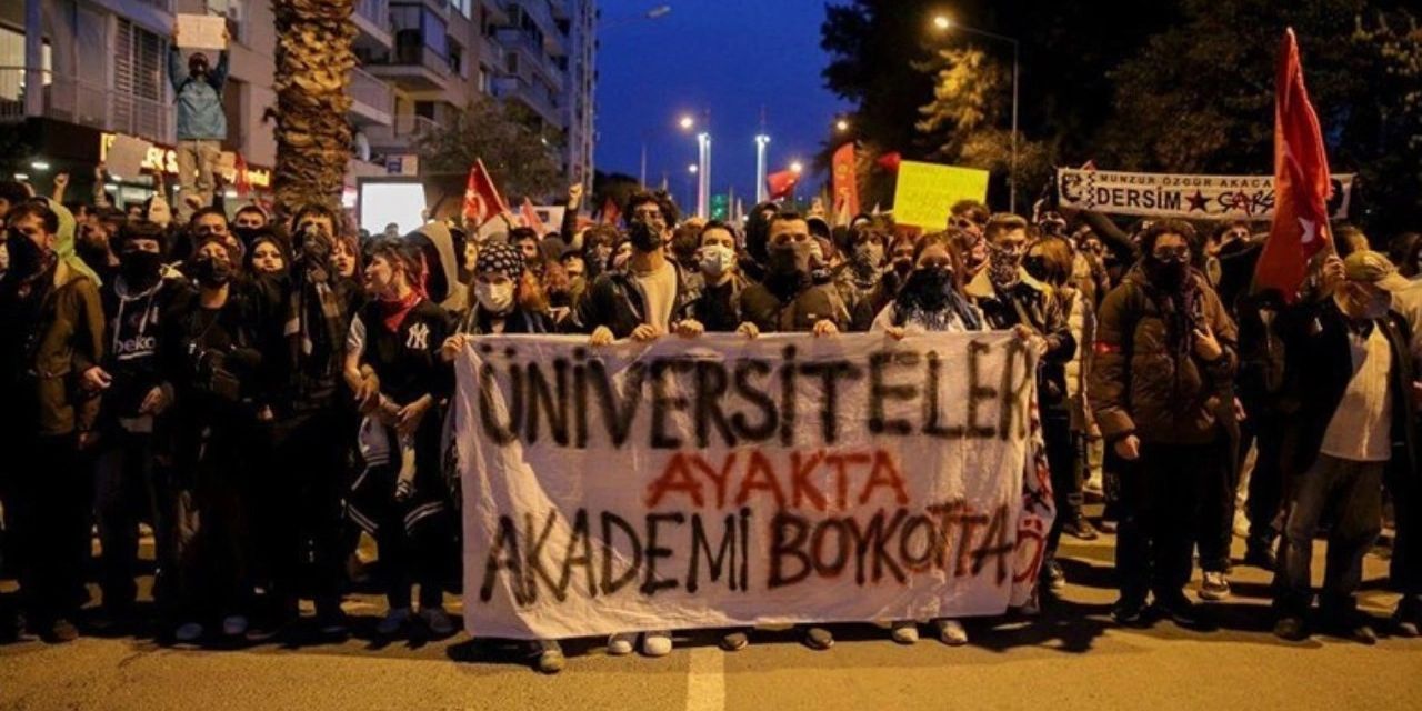 Öğrenci eylemine destek veren akademisyen işten atıldı