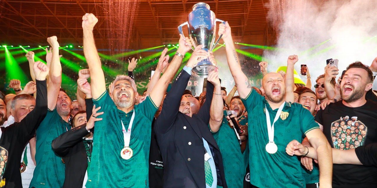 Süper Lig kupasını kaldırdıktan saatler sonra yollar ayrıldı