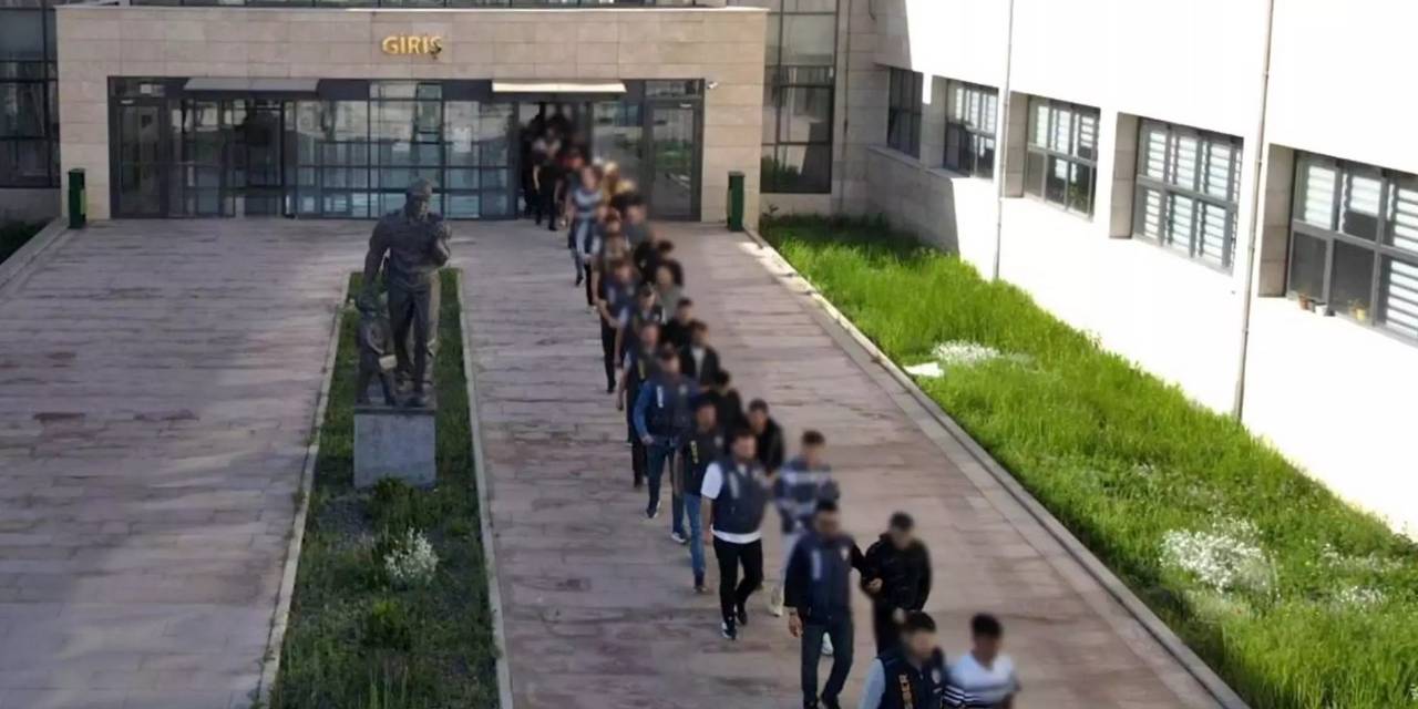 Siber dolandırıcılara büyük darbe! 9 ilde onlarca tutuklu