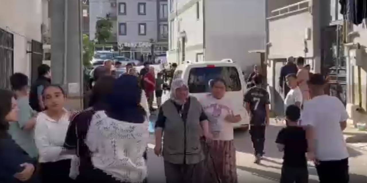 'Çöp atma' tartışması kılıçlı kavgaya dönüştü: 3 kişi yaralandı