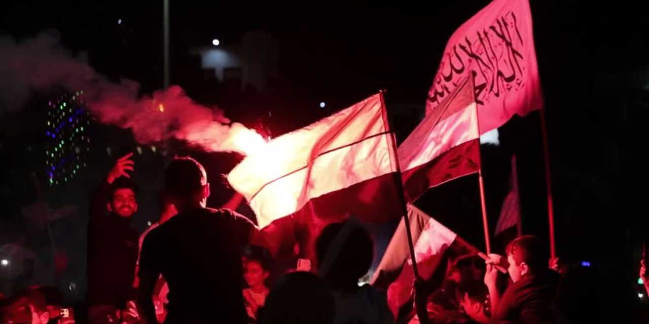 Trump'ın Suriye'ye yönelik yaptırımları kaldırma kararı sokaklarda kutlandı