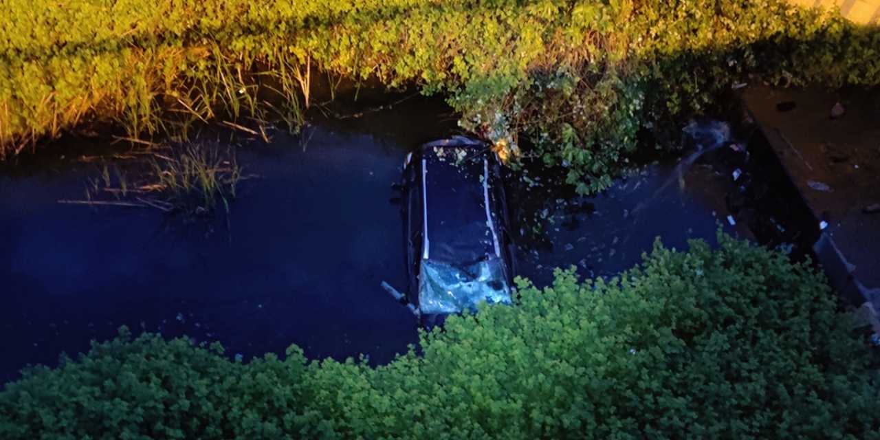 Maltepe’de otomobil gölete uçtu: Sürücü kurtarılarak hastaneye kaldırıldı
