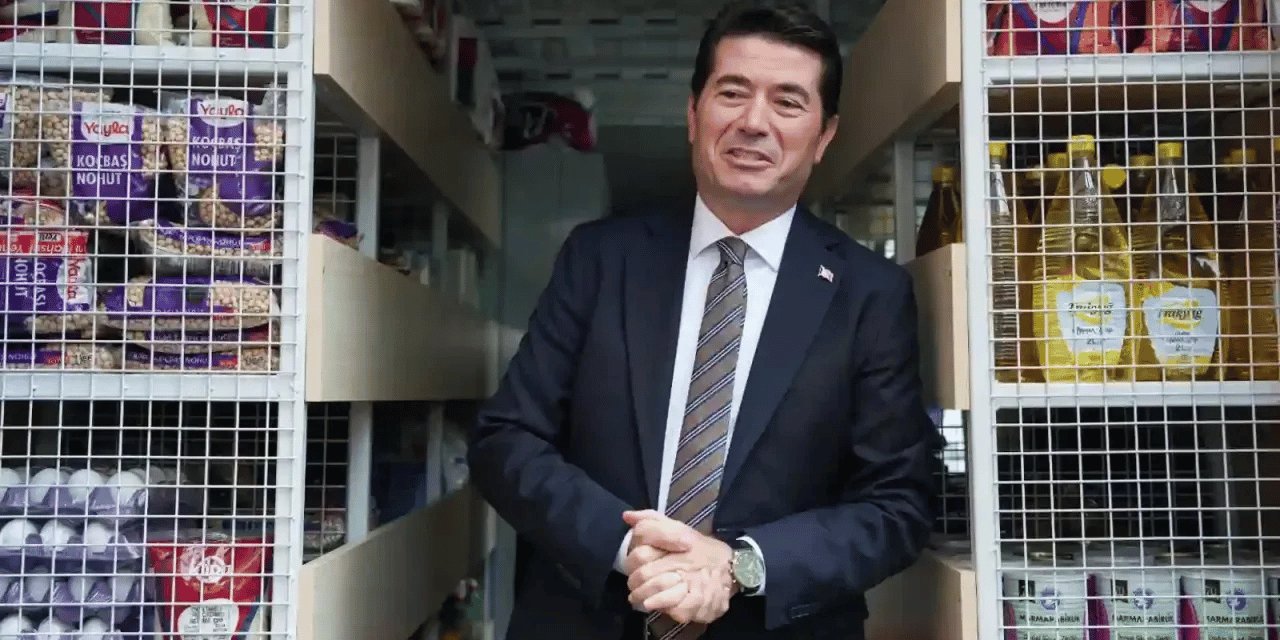 'Gezici Halk Market' tüm ilçeye gıda dağıtıyor, hem de bedava