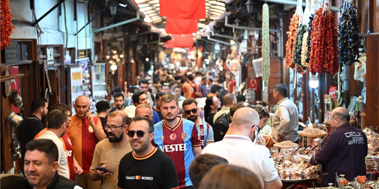 Gaziantep'te iğne atsan yere düşmez!