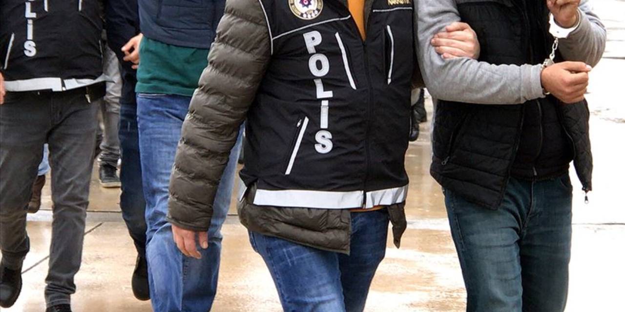 Baba ve oğulları uyuşturucu ticaretinden tutuklandı