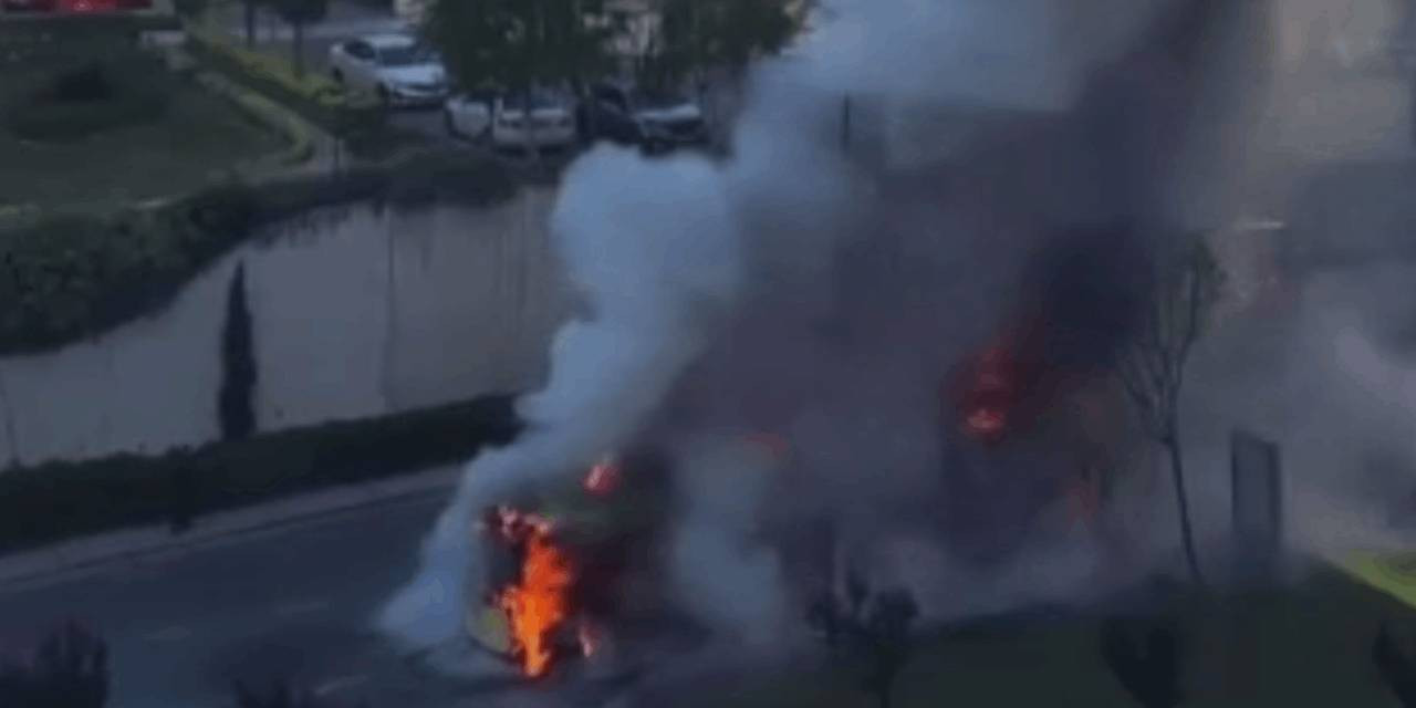 İstanbul'da otobüs yangını