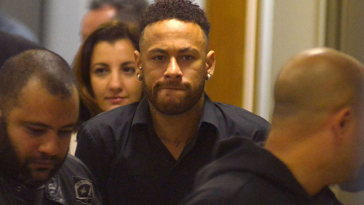 Tecavüzle suçlanan futbolcu Neymar'ın sponsorları harekete geçti
