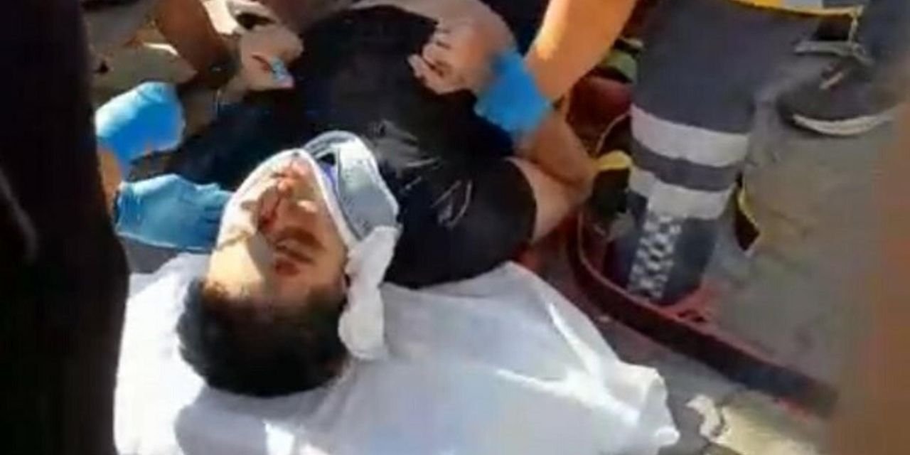 Kamyonete çarpan motosiklet sürücüsü yaşama tutunamadı
