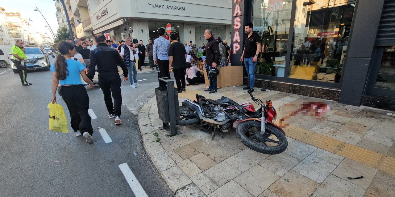 Antalya'da minibüs ve motosiklet çarpıştı: 1 ölü 1 yaralı