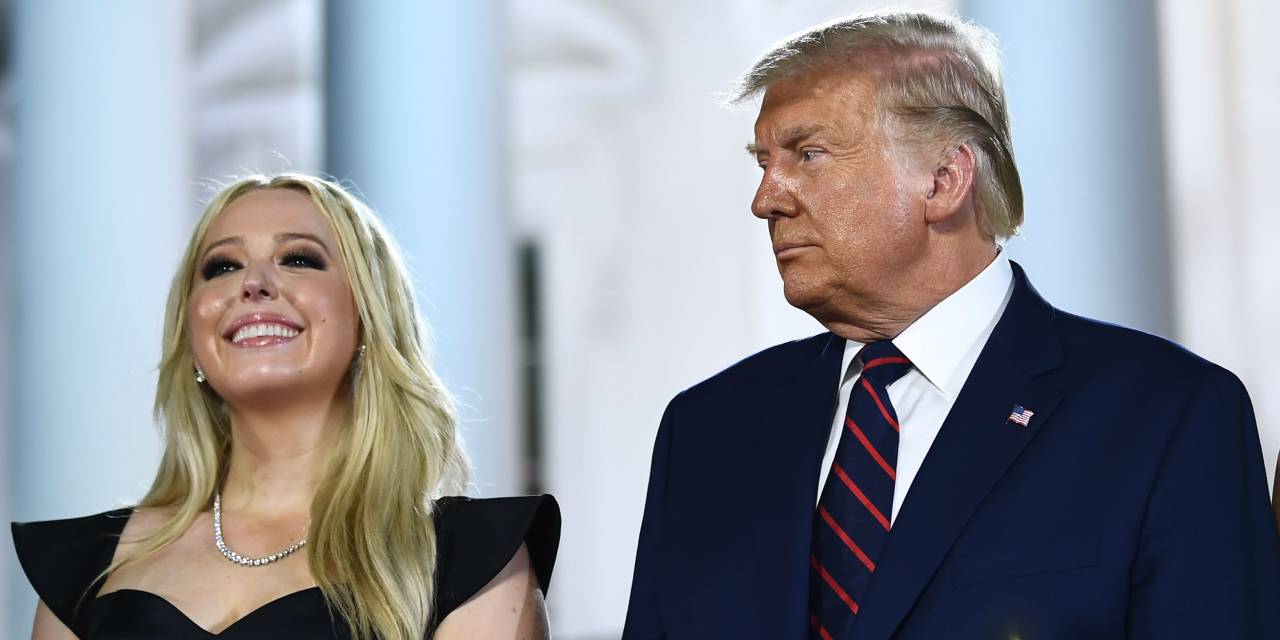 Trump anne oldu: Bebeğinin ilk fotoğrafını paylaştı