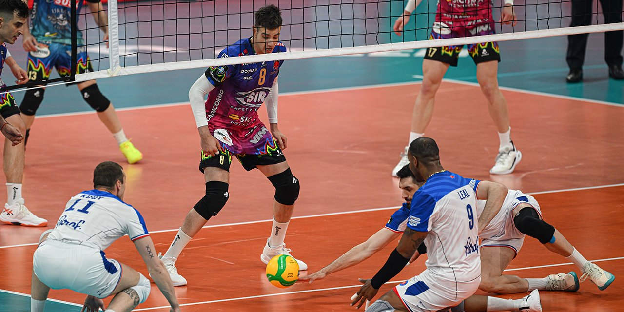 Halkbank yarı final maçını kaybetti
