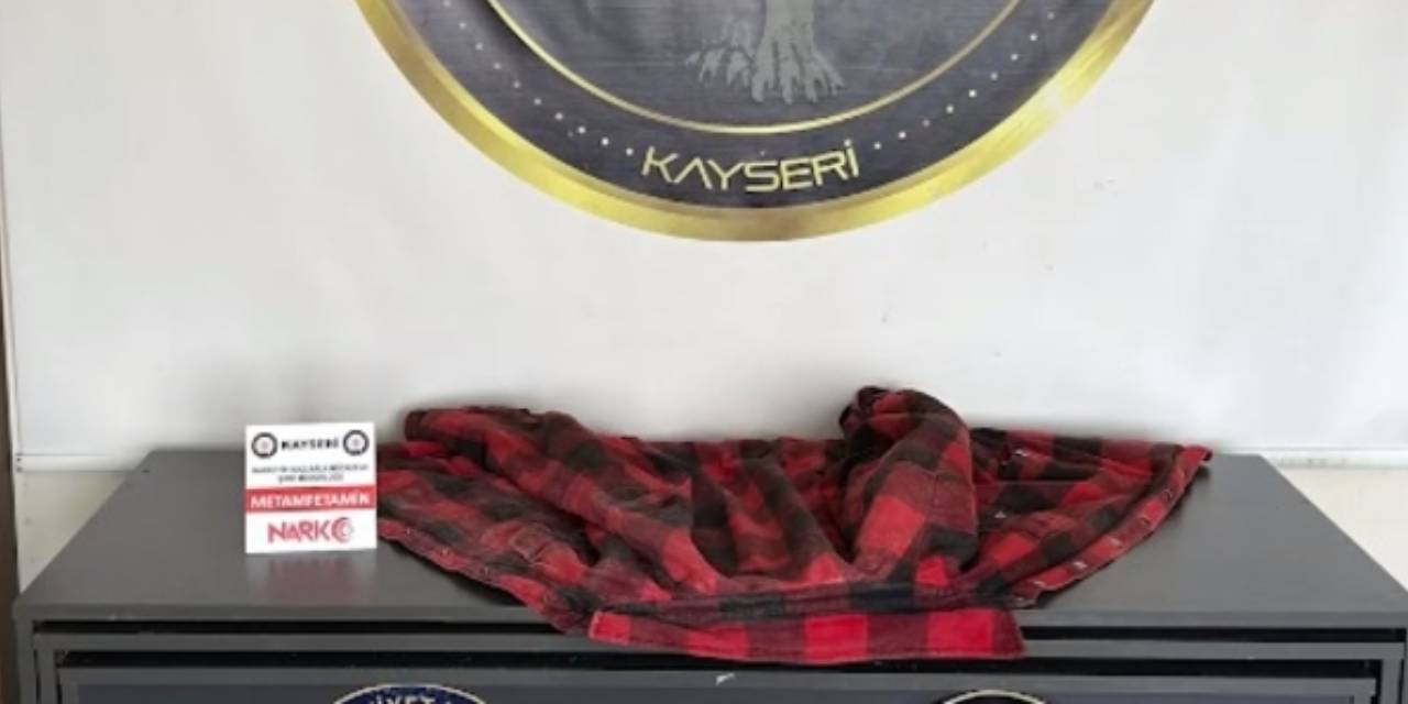Kıyafete emdirilmiş 1.4 kilo uyuşturucu ele geçirildi