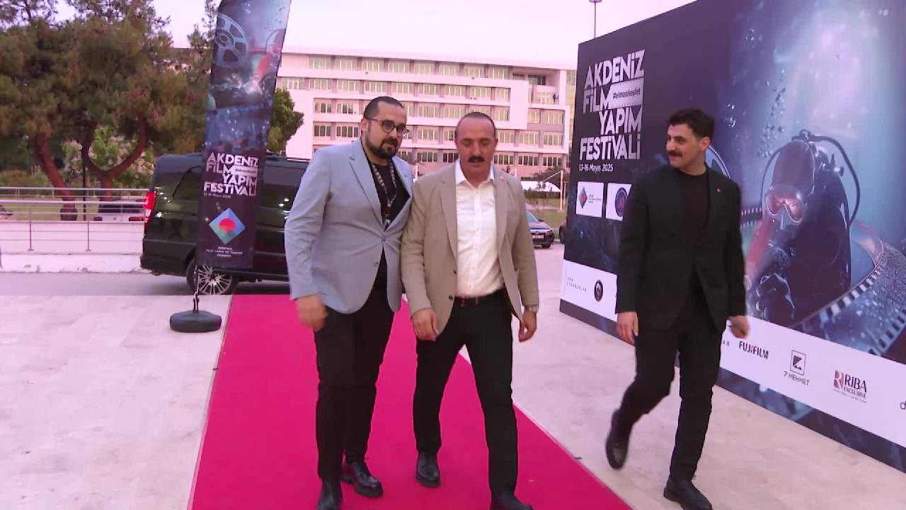 Konyaaltı Belediye Başkanı Kotan, birinciye ödülünü takdim etti