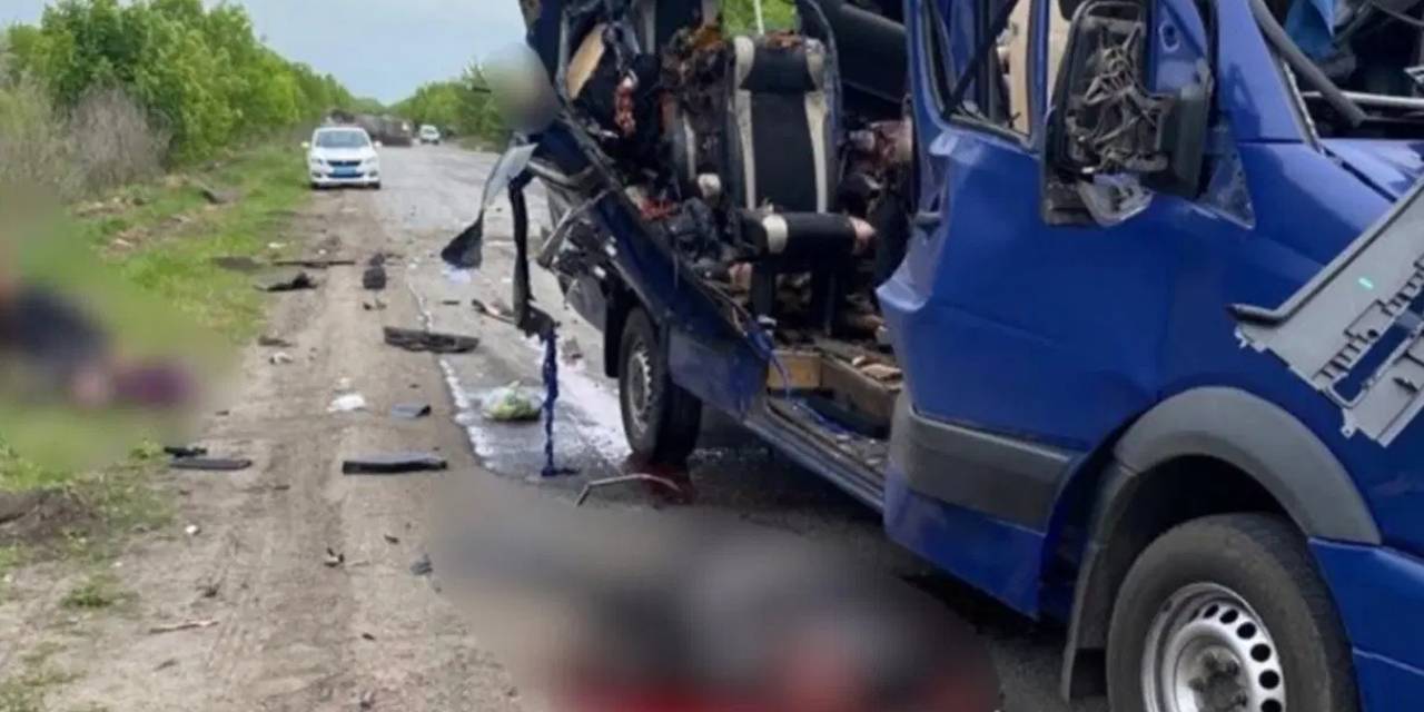 Barış görüşmelerinden sadece birkaç saat sonra... Ukrayna: Rusya sivillerin bulunduğu minibüsü vurdu