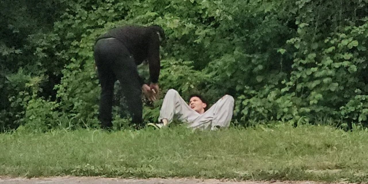 Motosikletiyle ilerlerken tabancayla vuruldu