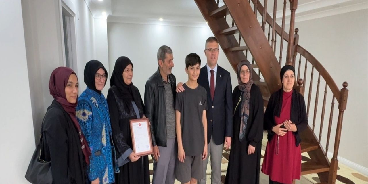 Depremzedelere hayırseverlerden destek: 5’i engelli 7 çocuklu aileye yeni ev