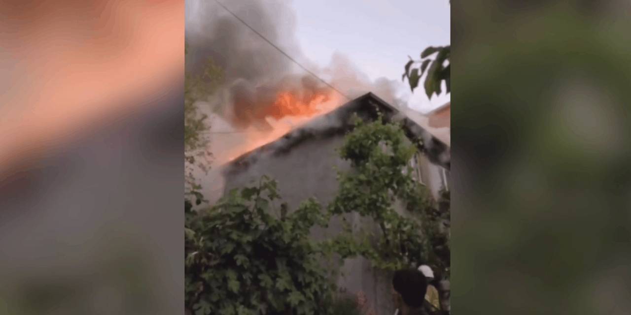 Elektrik kontağı yangın çıkardı, yaşlı kadının evi küle döndü