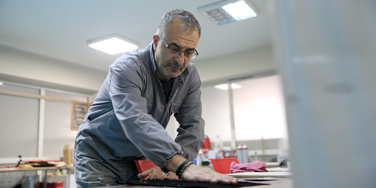 İnternetten görüp başladığı sanatla bine yakın eser üretti