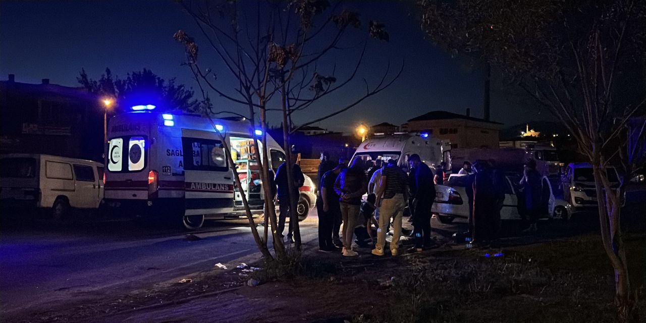 Sivas’ta sokak ortasında kanlı kavga: Yaralılar hastaneye kaldırıldı