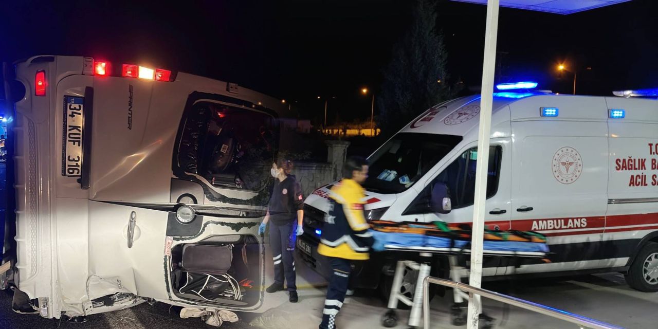 Manisa'da feci kaza: 1 ölü, 13 yaralı