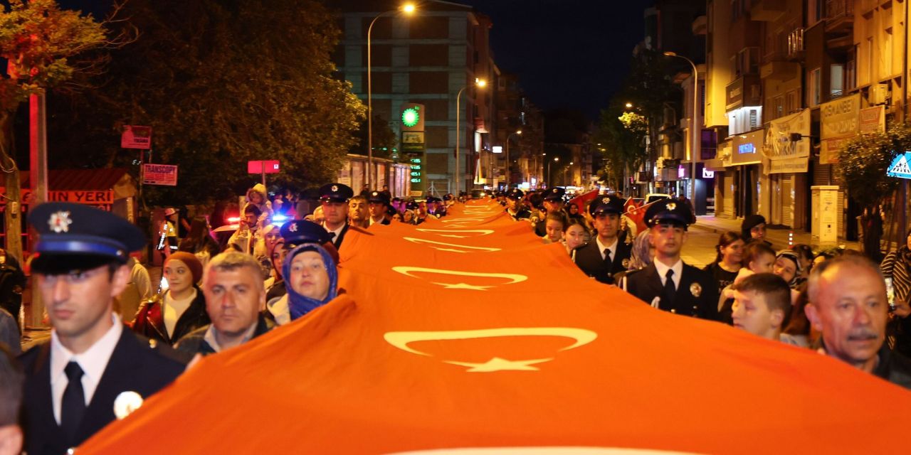 Afyon'da dev bayraklı 19 Mayıs yürüyüşü