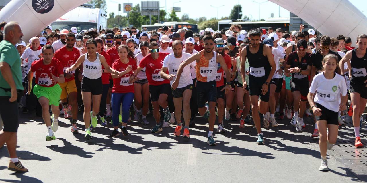 Yüzlerce vatandaş "Cumhuriyet ve Bağımsızlık" için koştu
