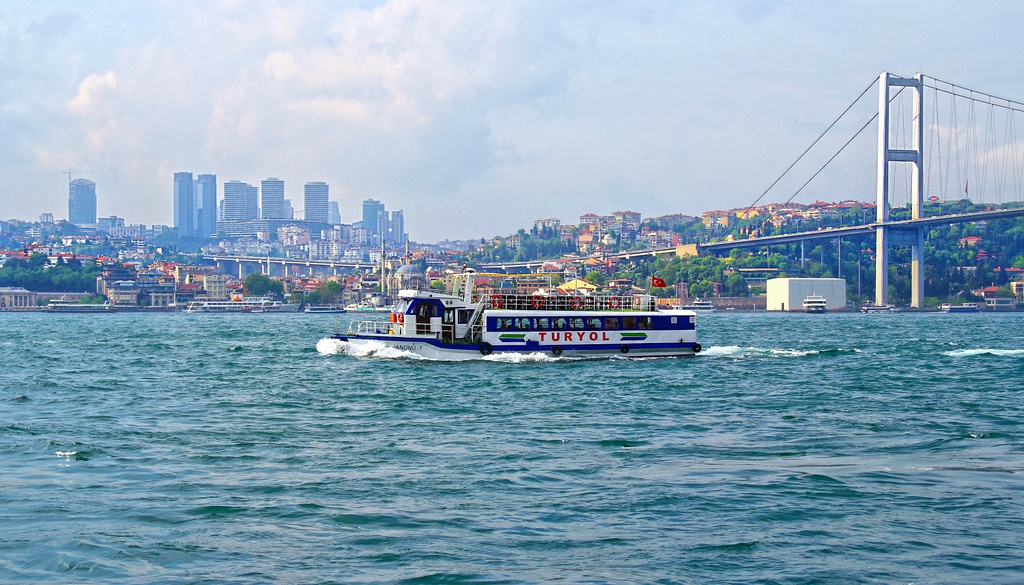 İstanbul Boğazı çift yönlü gemi geçişine kapatıldı! Gerekçesiyle duyurdular...