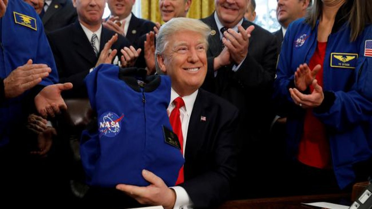 Trump Ay'ı Mars'ın parçası olarak tanımladı, ABD'de alay konusu oldu